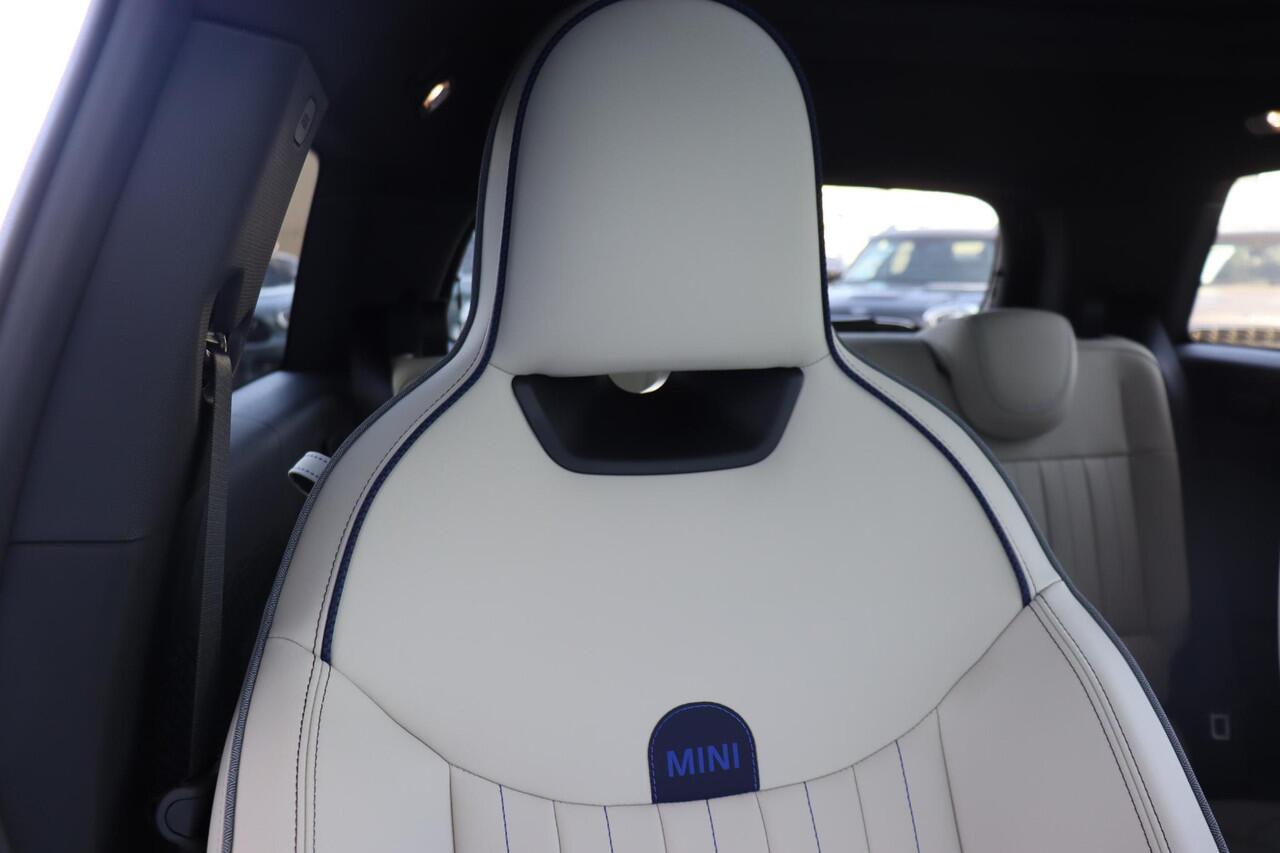 Mini COOPER 3-deurs E | Favoured M Stuurwielrand verwarmd/ Comfort Access/ panoramadak/ Stoelverwarming/ Head-Up