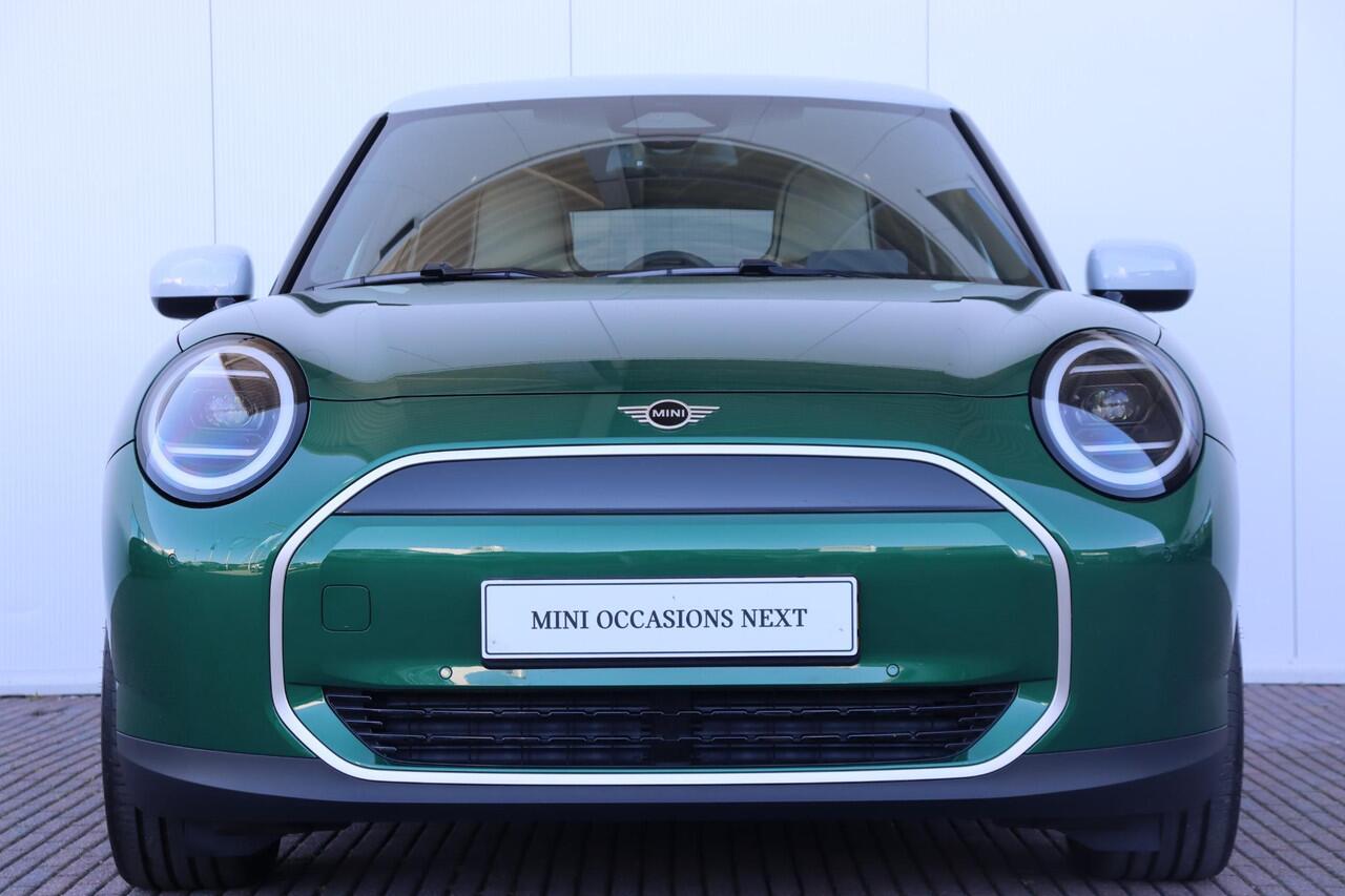 Mini COOPER 3-deurs E | Favoured M Stuurwielrand verwarmd/ Comfort Access/ panoramadak/ Stoelverwarming/ Head-Up