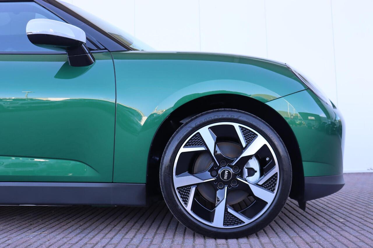 Mini COOPER 3-deurs E | Favoured M Stuurwielrand verwarmd/ Comfort Access/ panoramadak/ Stoelverwarming/ Head-Up