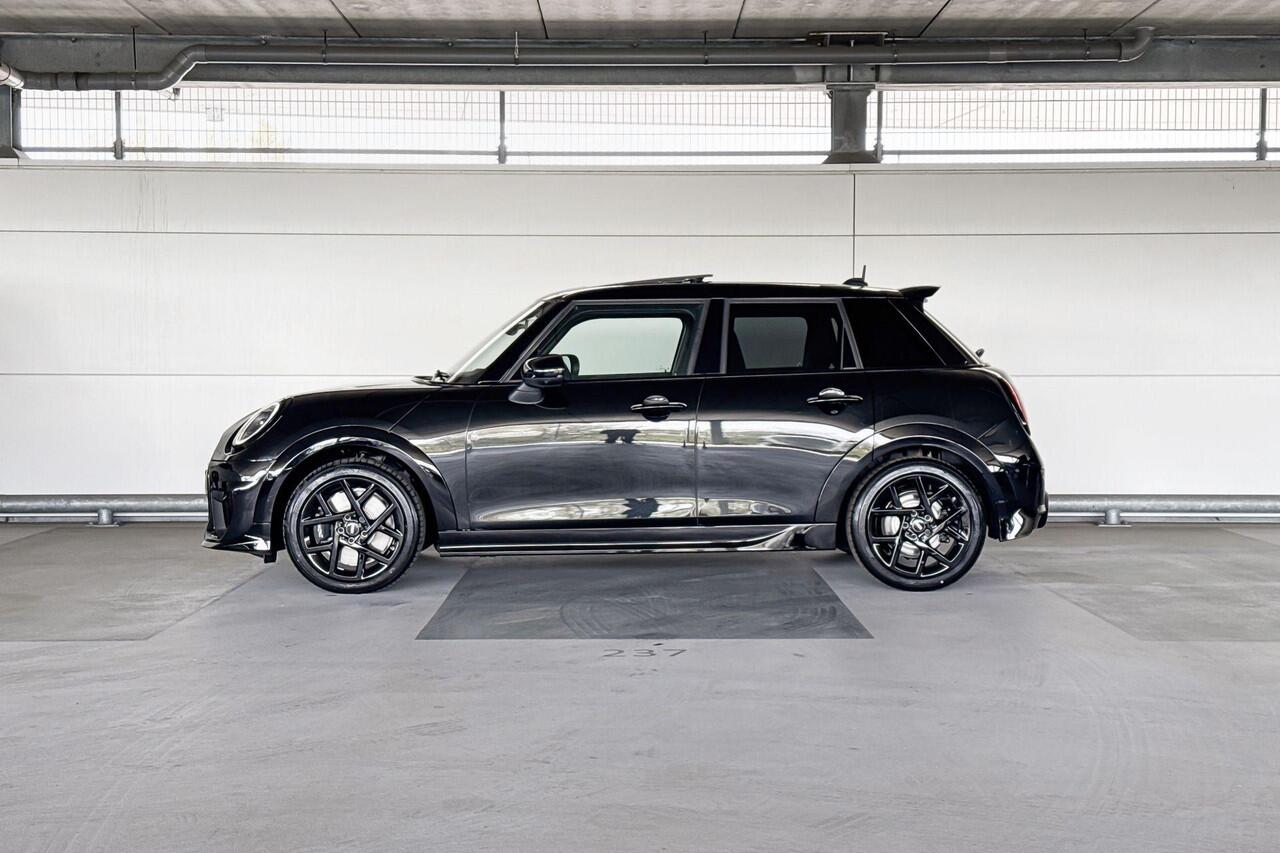 Mini COOPER 5-deurs 1.5 Cooper C John Cooper Works | Glazen panoramadak | Pakket XL