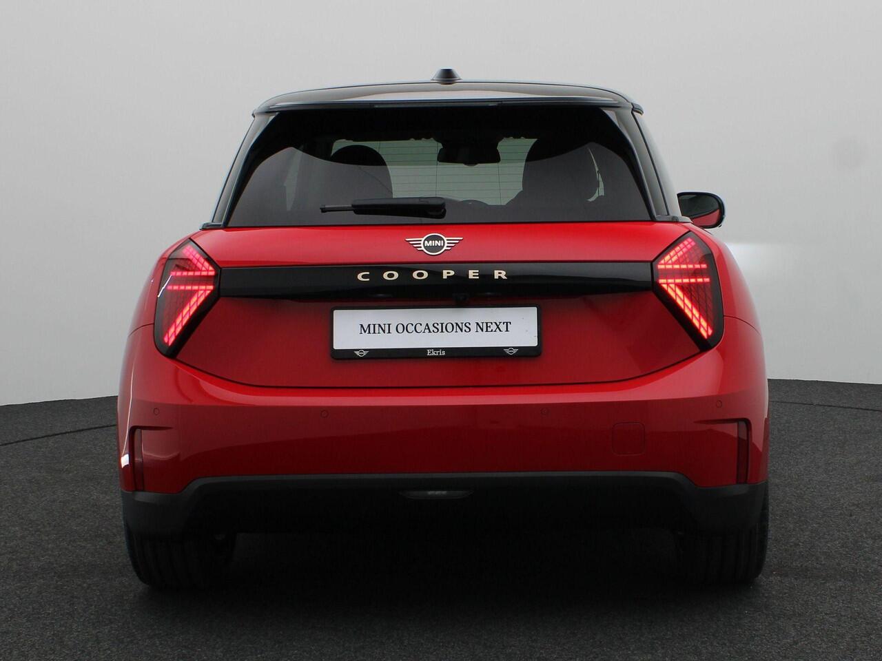 Mini COOPER 3-Deurs E Pakket L + Glazen panoramadak + Parking Assistant Plus + Harman Kardon + Driving Assistant+ Comfort Access + Led + 19''