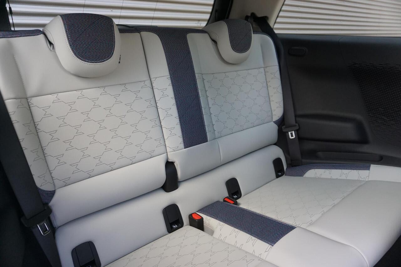 Mini COOPER 3-deurs E Classic Uitvoering | Pakket L | Glazen panoramadak | Driving Assistant | HIFI System Harman Kardon | MINI Head-Up Display