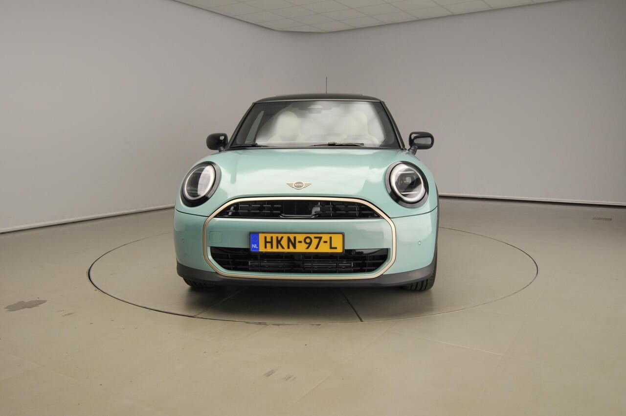 Mini COOPER 3-deurs C Automaat / Favoured Trim / Pakket M / Panoramadak / Park assist / Head-up / Alu wielen 18 inch