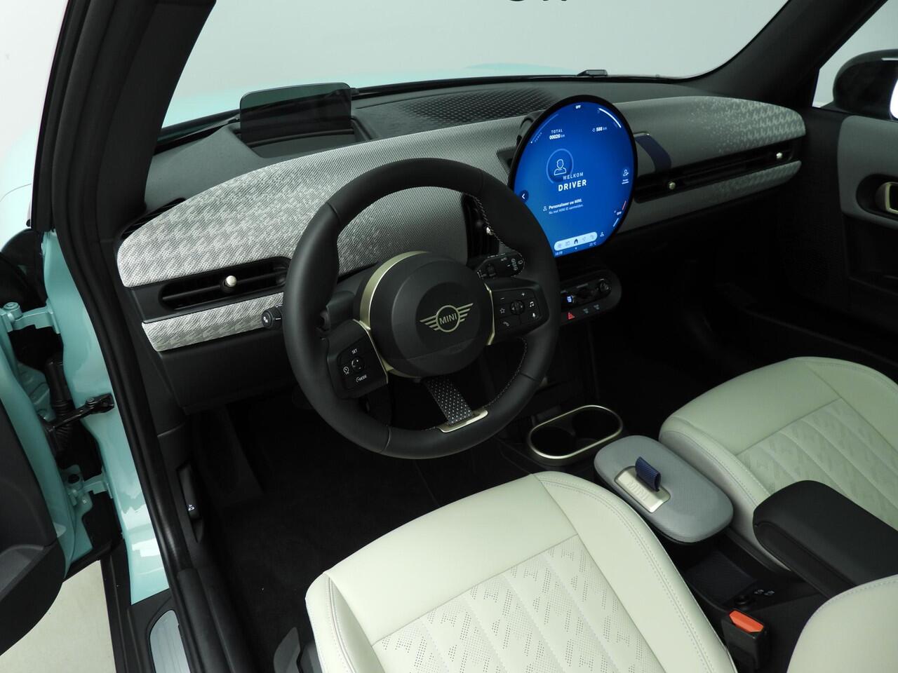 Mini COOPER 3-deurs C Automaat / Favoured Trim / Pakket M / Panoramadak / Park assist / Head-up / Alu wielen 18 inch