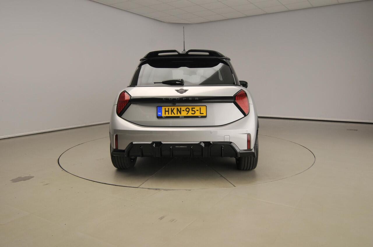 Mini COOPER 3-Deurs C C John Cooper Works Trim / Pakket M / Panoramadak / Park assist / Head-up / Alu wielen 17 inch