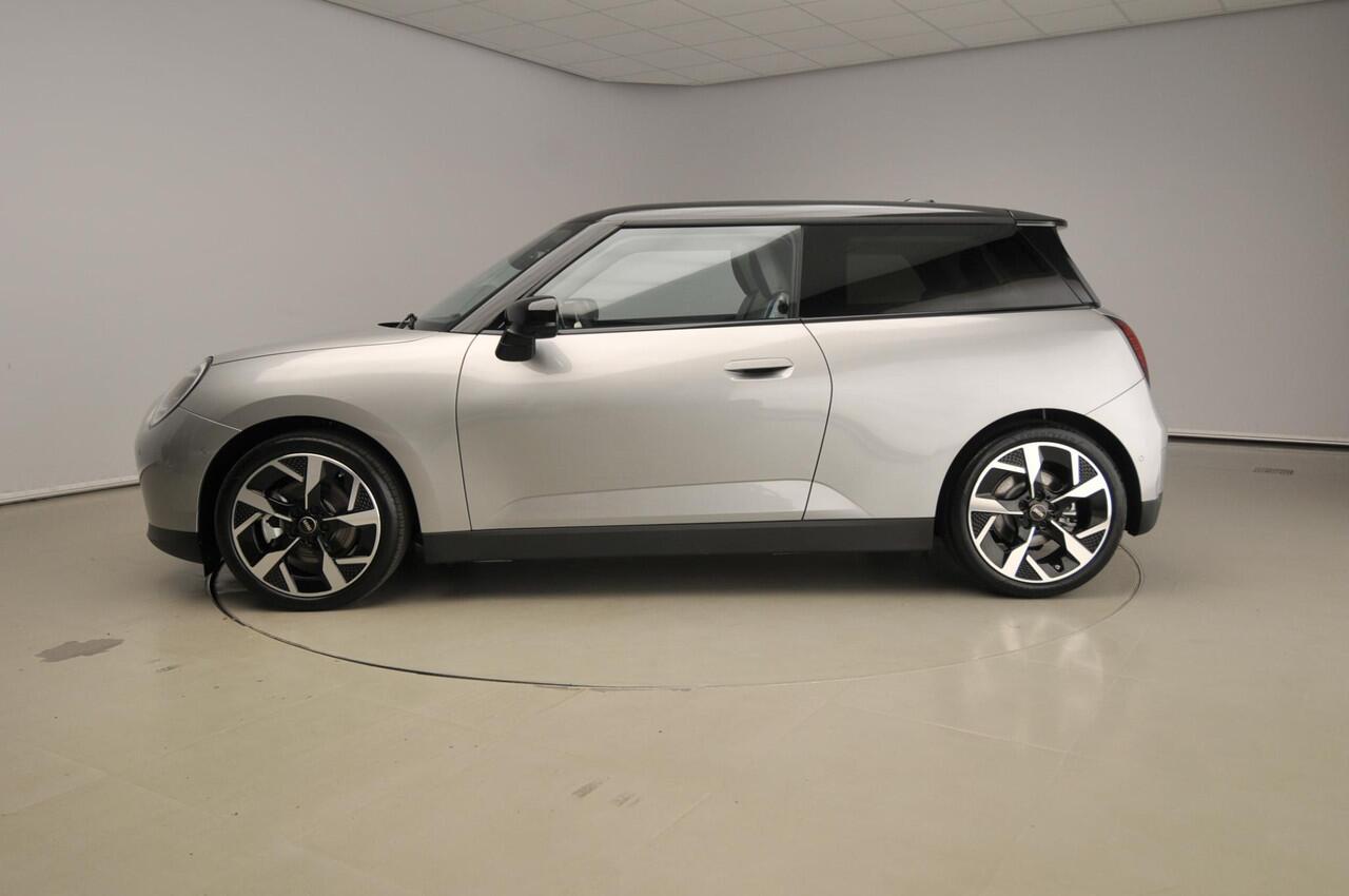 Mini COOPER 3-deurs E Classic Trim / Pakket L / Harman-Kardon / Panoramadak / Getint glas / Park assist / Head-up / Alu wielen 18 inch