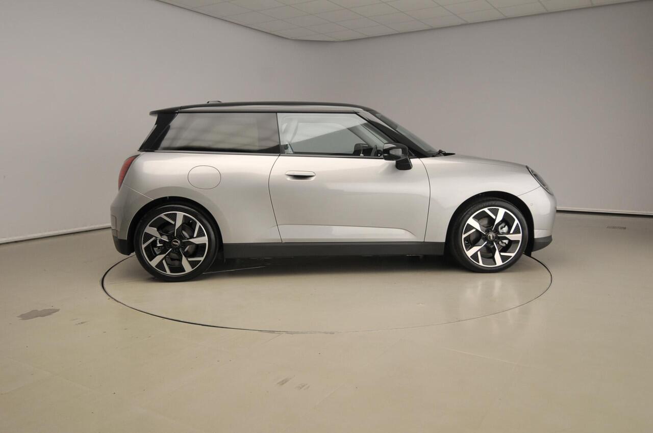 Mini COOPER 3-deurs E Classic Trim / Pakket L / Harman-Kardon / Panoramadak / Getint glas / Park assist / Head-up / Alu wielen 18 inch