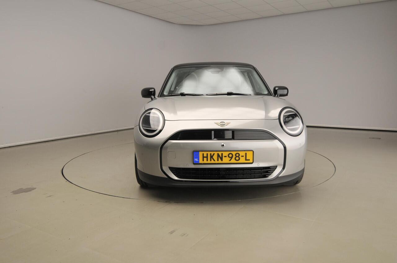Mini COOPER 3-deurs E Classic Trim / Pakket L / Harman-Kardon / Panoramadak / Getint glas / Park assist / Head-up / Alu wielen 18 inch