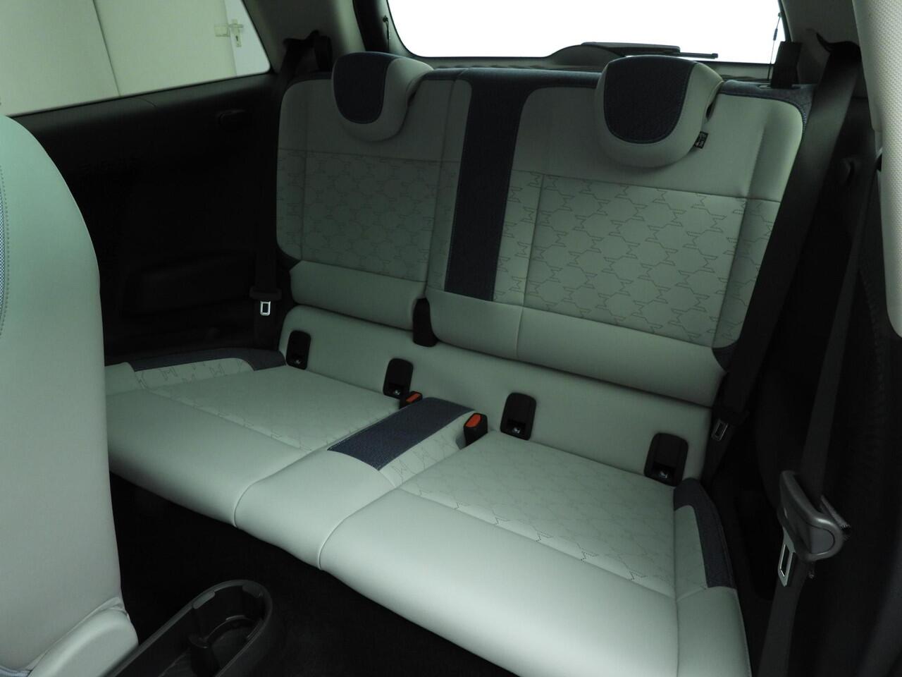 Mini COOPER 3-deurs E Classic Trim / Pakket L / Harman-Kardon / Panoramadak / Getint glas / Park assist / Head-up / Alu wielen 18 inch