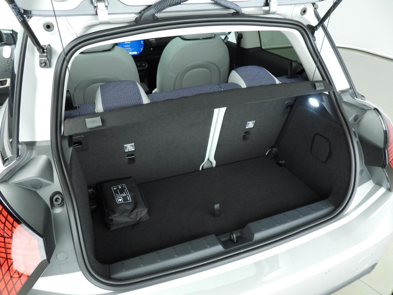 Mini COOPER 3-deurs E Classic Trim / Pakket L / Harman-Kardon / Panoramadak / Getint glas / Park assist / Head-up / Alu wielen 18 inch