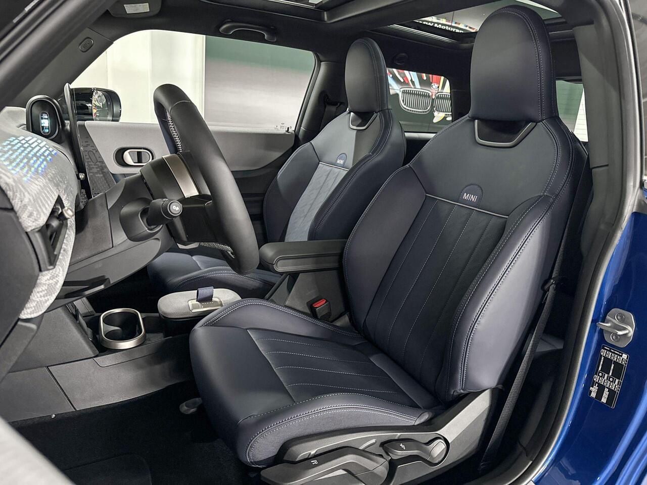 Mini COOPER C | Favoured uitvoering | Pakket M | 18" Night Flash Spoke 2-tone | Selections