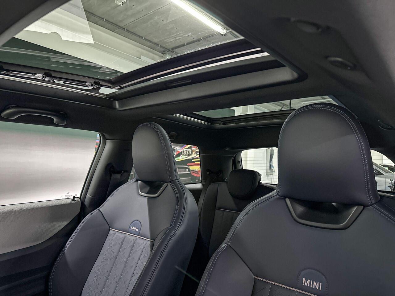 Mini COOPER C | Favoured uitvoering | Pakket M | 18" Night Flash Spoke 2-tone | Selections