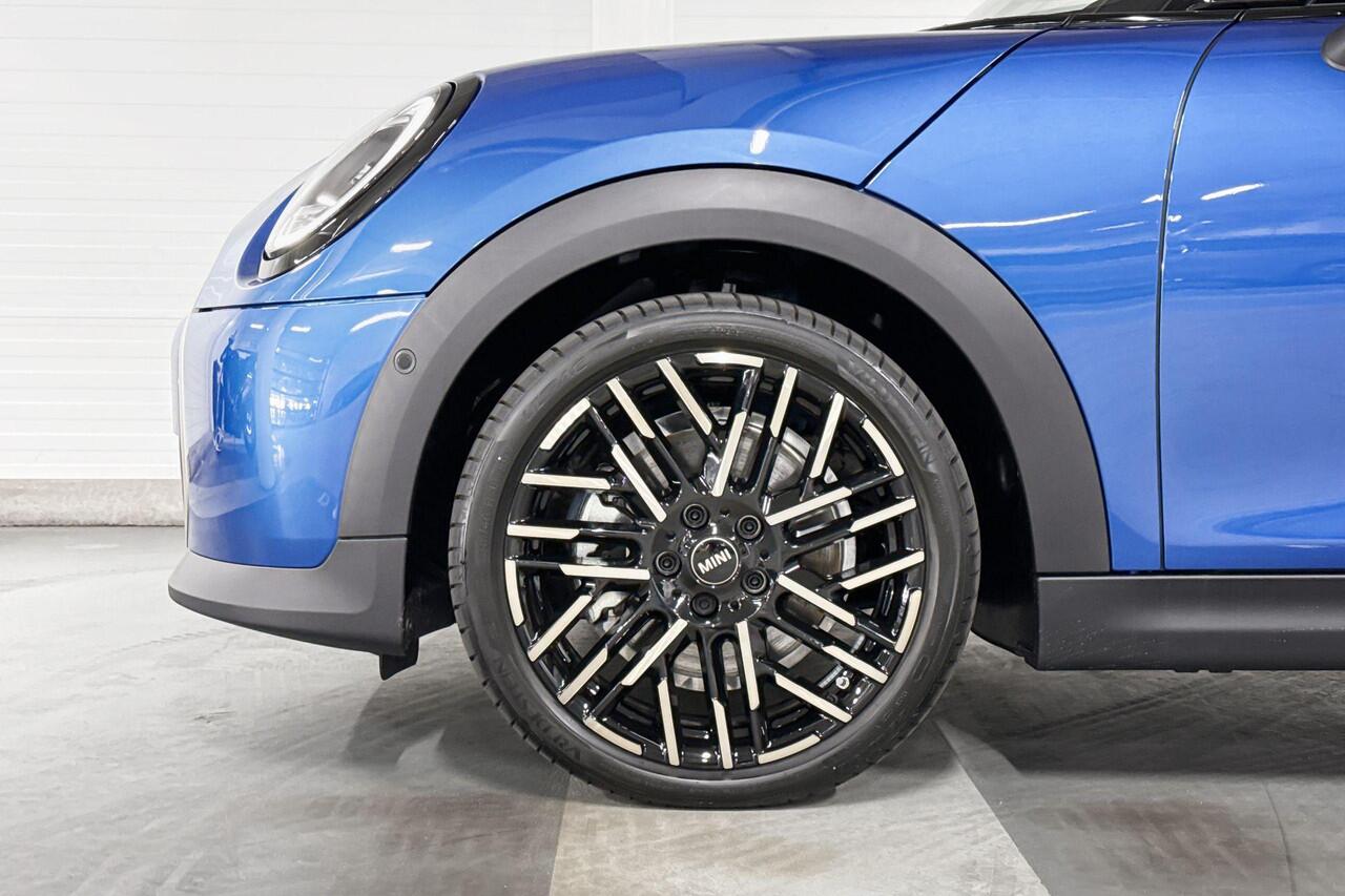 Mini COOPER C | Favoured uitvoering | Pakket M | 18" Night Flash Spoke 2-tone | Selections