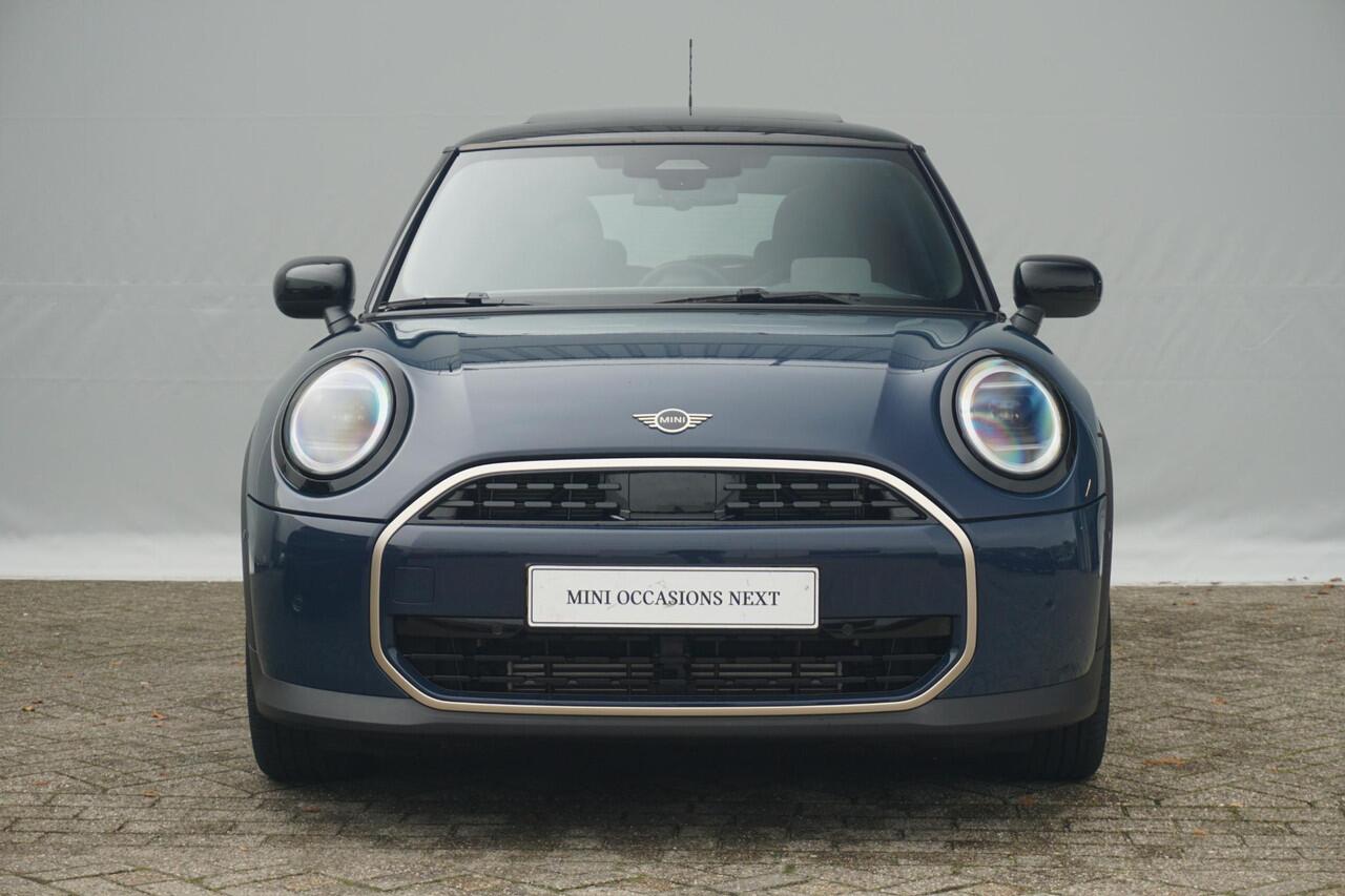 Mini COOPER 3-Deurs C / Favoured Uitvoering / Pakket M / 18'' LM Velgen