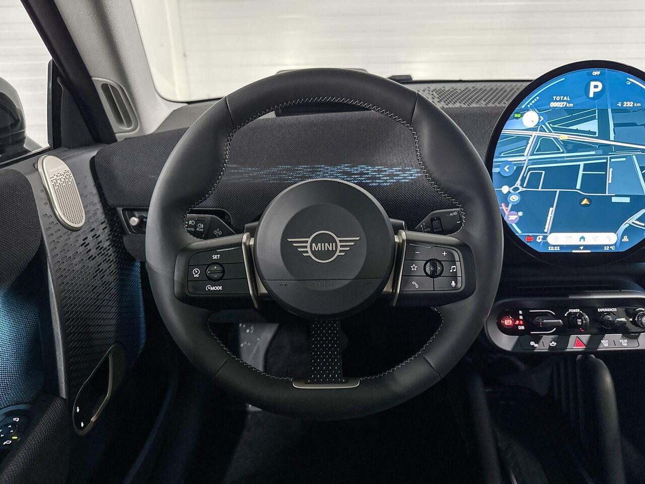 Mini COOPER E | Classic Uitvoering | Pakket L | 17" Parallel Spoke 2-tone