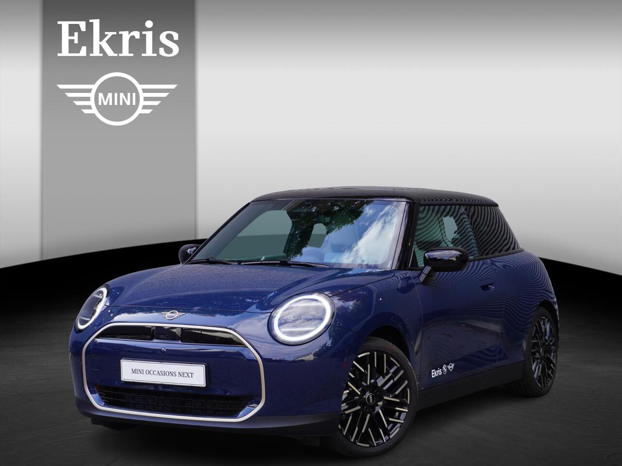Mini COOPER 3-deurs E Favoured Trim | Pakket L | Glazen panoramadak | Driving Assistant | Parking Assistant Plus | HIFI System Harman Kardon