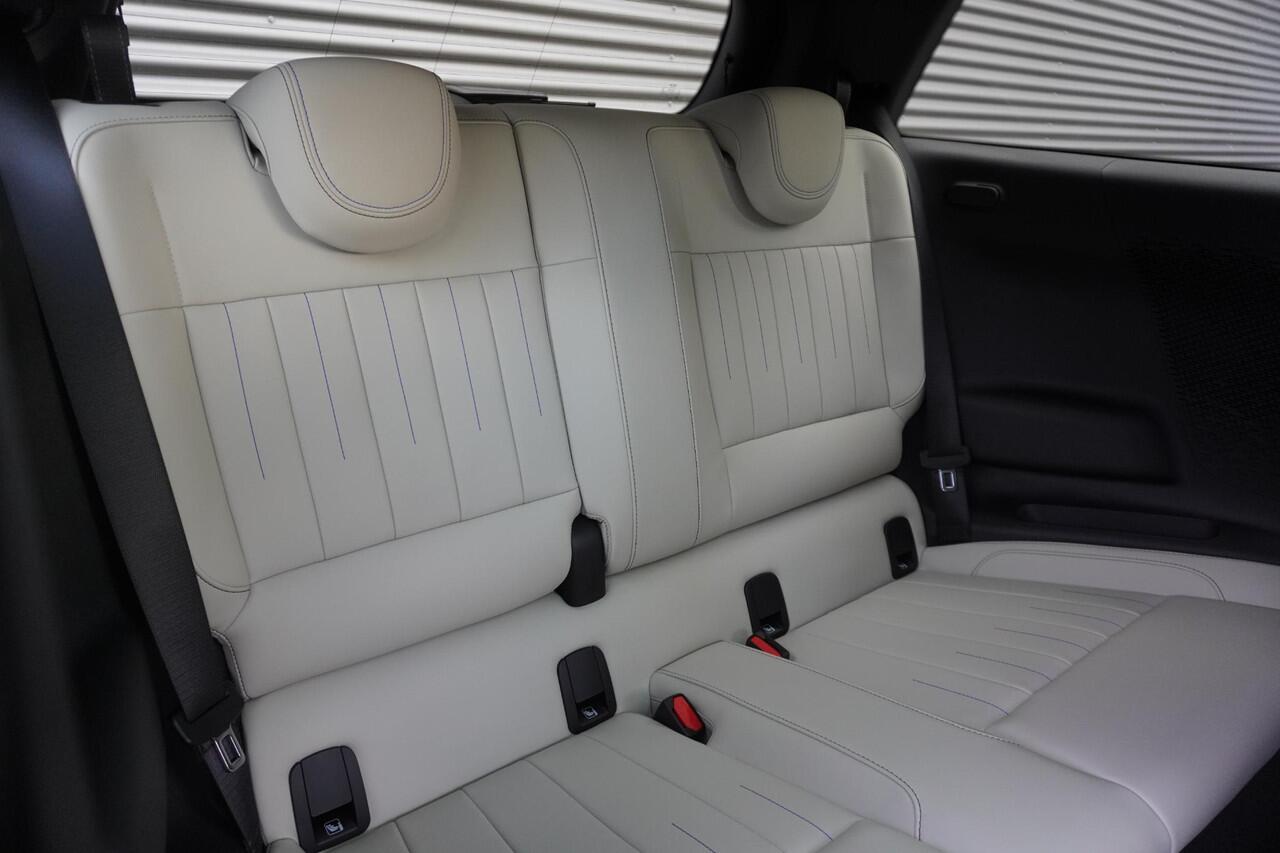 Mini COOPER 3-deurs E Favoured Trim | Pakket L | Glazen panoramadak | Driving Assistant | Parking Assistant Plus | HIFI System Harman Kardon