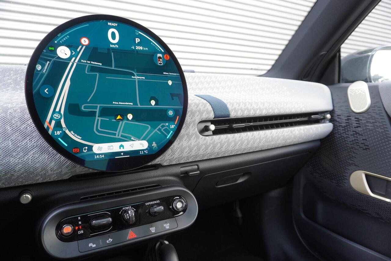 Mini COOPER 3-deurs E Favoured Trim | Pakket L | Glazen panoramadak | Driving Assistant | Parking Assistant Plus | HIFI System Harman Kardon