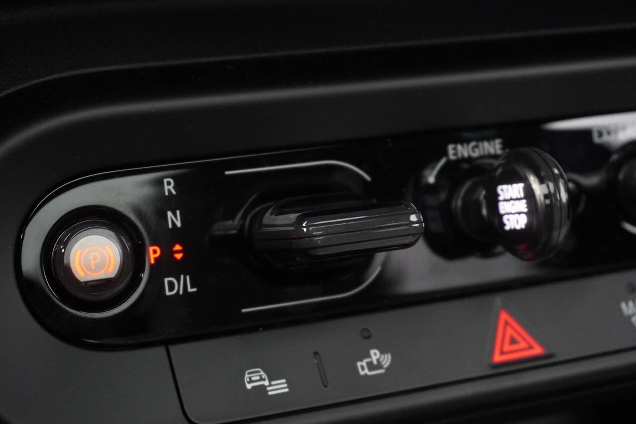 Mini COOPER 5-deurs C Favoured Trim | Pakket L | Glazen panoramadak | Driving Assistant | Parking Assistant Plus | HIFI System Harman Kardon