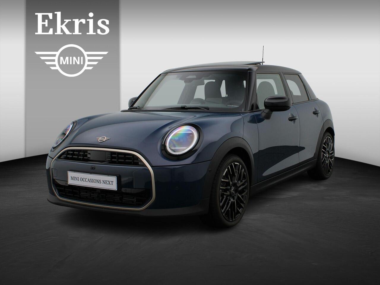 Mini COOPER Mini 1.5 C Favoured Demo voertuig korting per gereden kilometer. Neem contact op voor de actuele prijs.