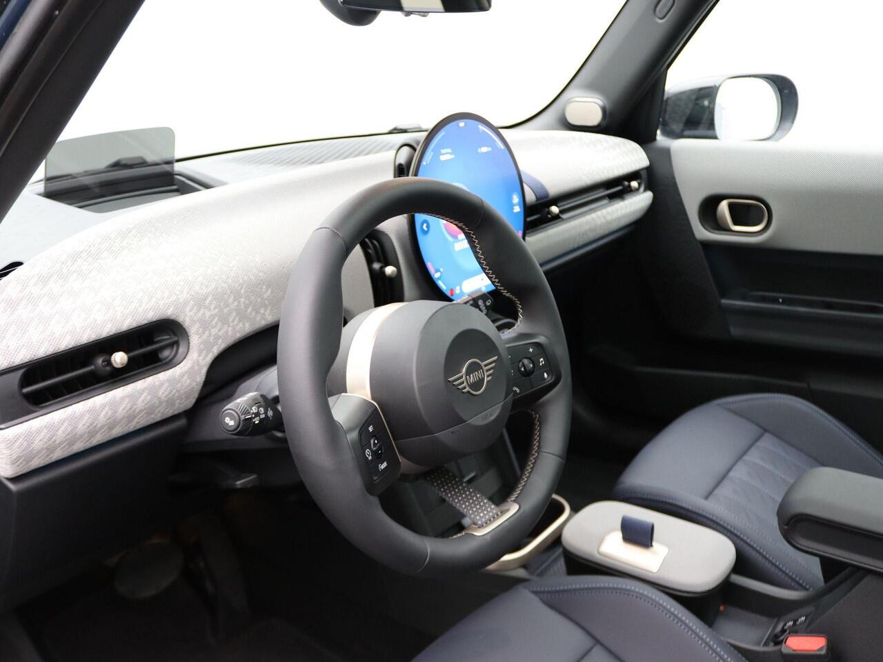 Mini COOPER Mini 1.5 C Favoured Demo voertuig korting per gereden kilometer. Neem contact op voor de actuele prijs.