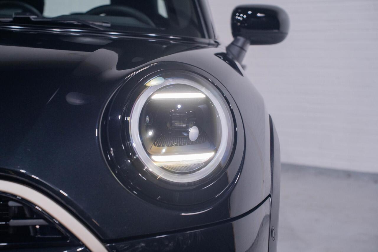 Mini COOPER Mini 1.5 C Classic XS navi DAB PDC v+a cruise-controle 360-camera led verlichting v+a lederen bekleding stoel/stuurverw. climate controle grootlicht assist draadloos telefoon opladen