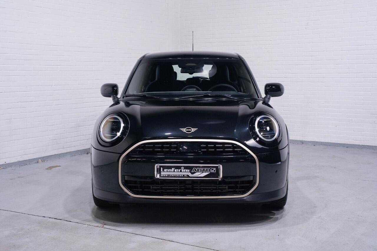 Mini COOPER Mini 1.5 C Classic XS navi DAB PDC v+a cruise-controle 360-camera led verlichting v+a lederen bekleding stoel/stuurverw. climate controle grootlicht assist draadloos telefoon opladen