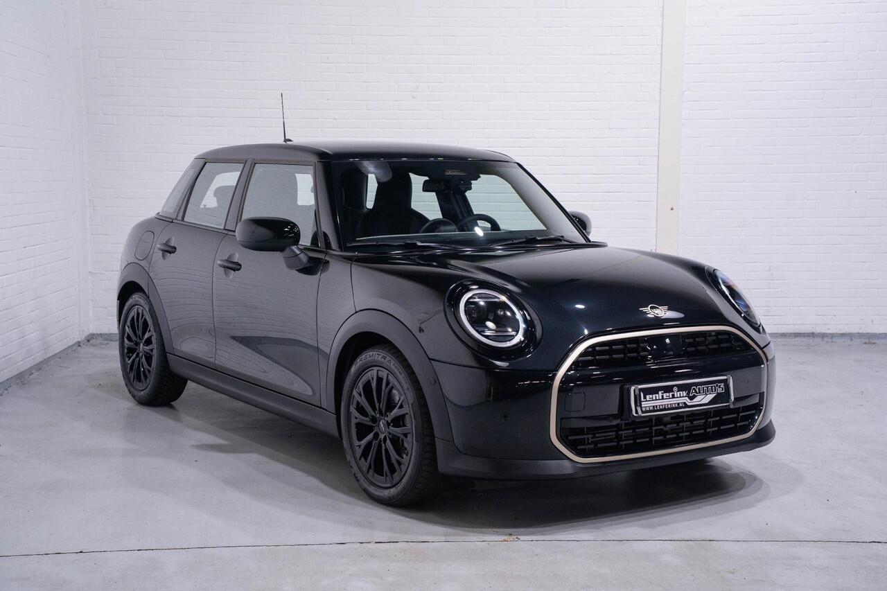 Mini COOPER Mini 1.5 C Classic XS navi DAB PDC v+a cruise-controle 360-camera led verlichting v+a lederen bekleding stoel/stuurverw. climate controle grootlicht assist draadloos telefoon opladen