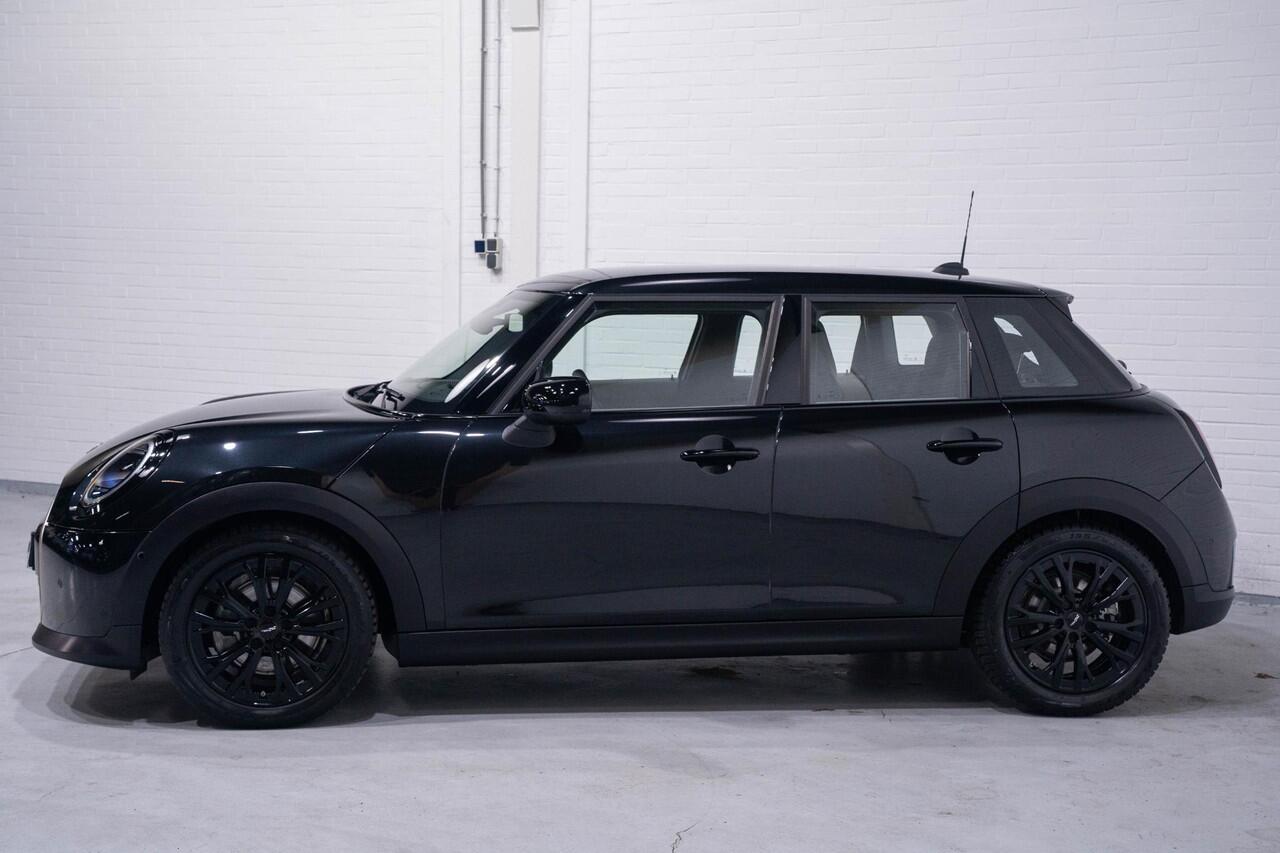 Mini COOPER Mini 1.5 C Classic XS navi DAB PDC v+a cruise-controle 360-camera led verlichting v+a lederen bekleding stoel/stuurverw. climate controle grootlicht assist draadloos telefoon opladen