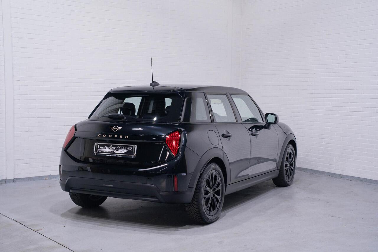 Mini COOPER Mini 1.5 C Classic XS navi DAB PDC v+a cruise-controle 360-camera led verlichting v+a lederen bekleding stoel/stuurverw. climate controle grootlicht assist draadloos telefoon opladen