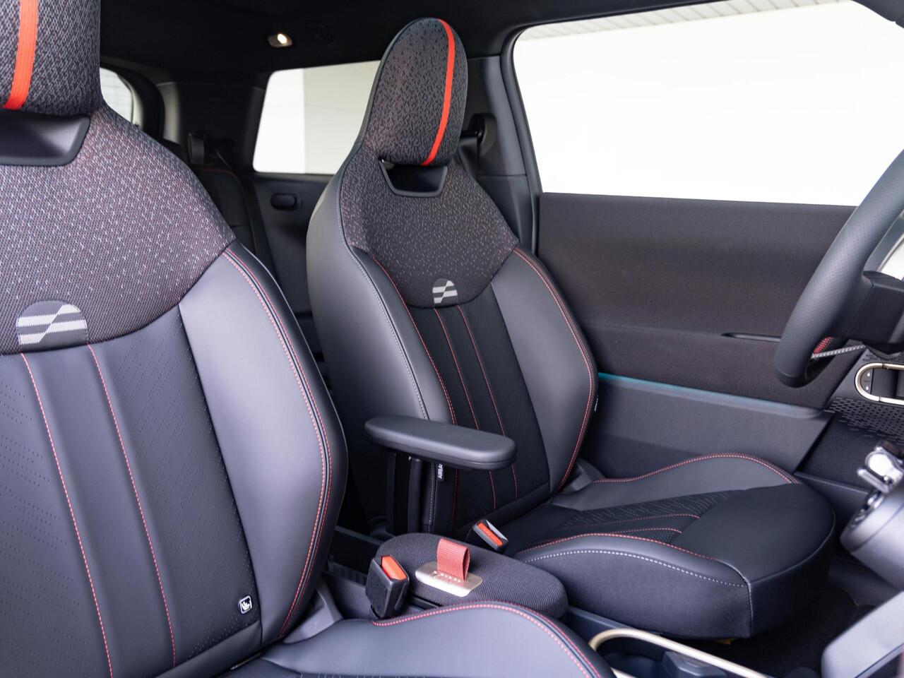 Mini COOPER E John Cooper Works | M Pakket