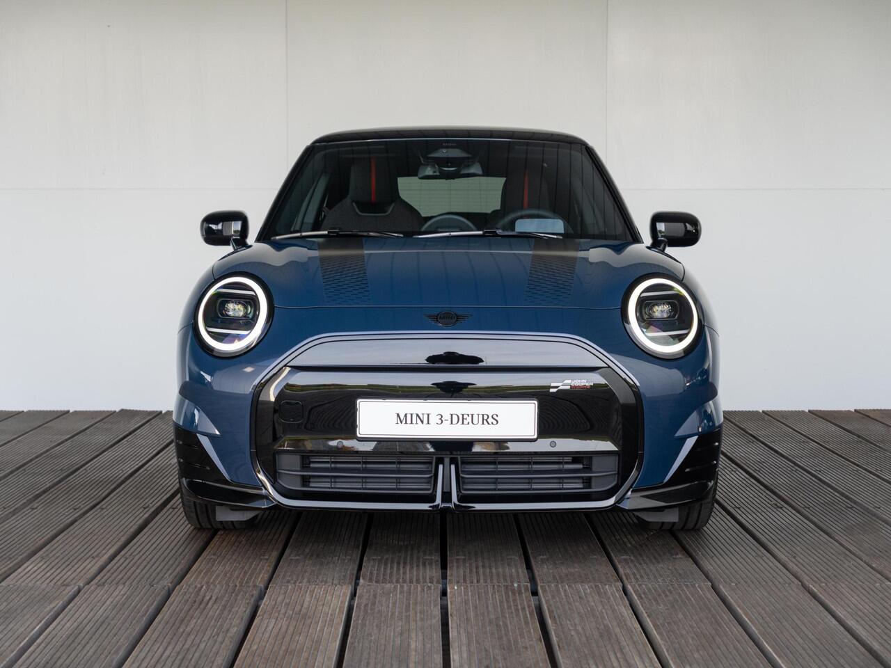 Mini COOPER E John Cooper Works | M Pakket