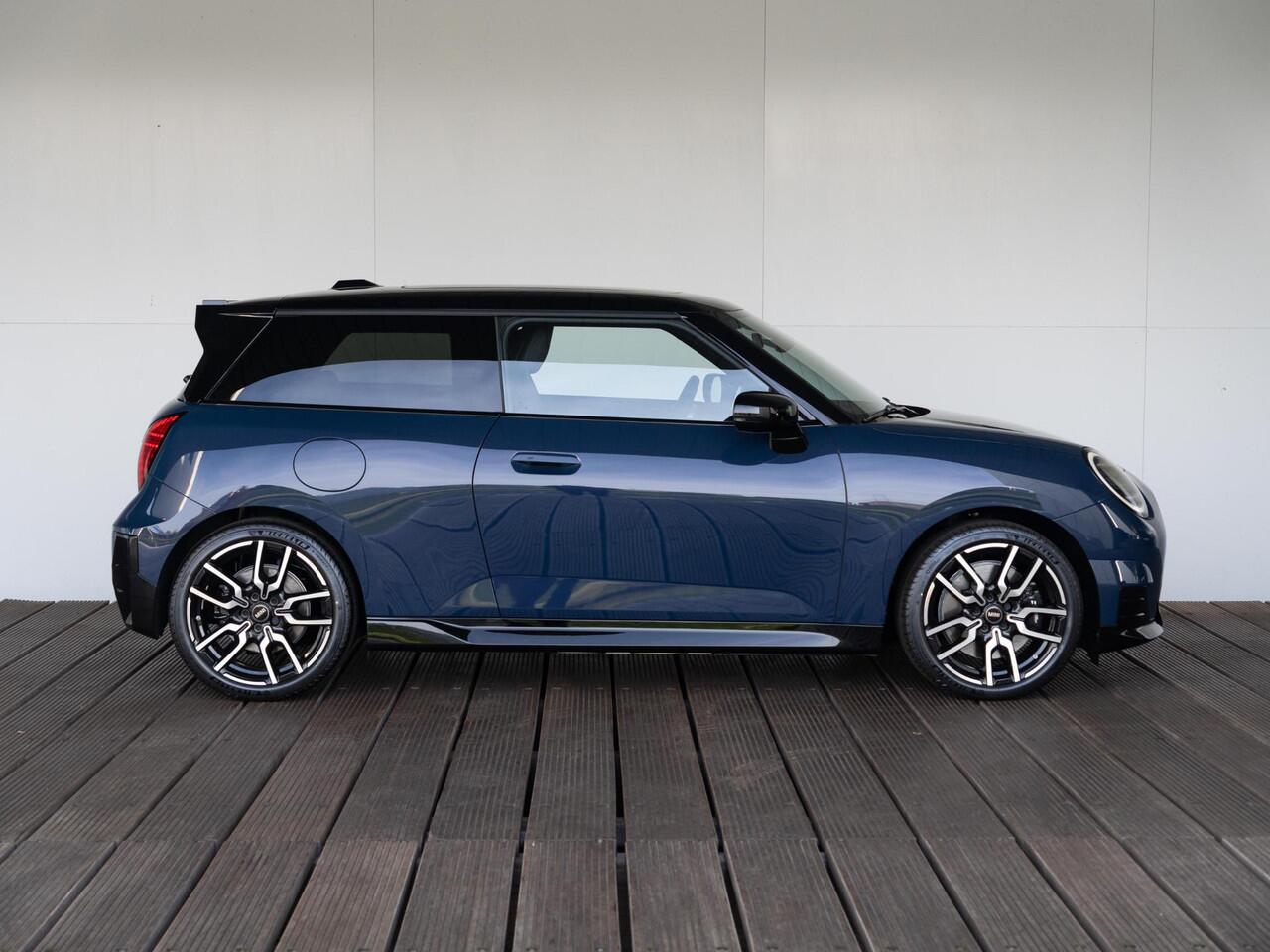 Mini COOPER E John Cooper Works | M Pakket