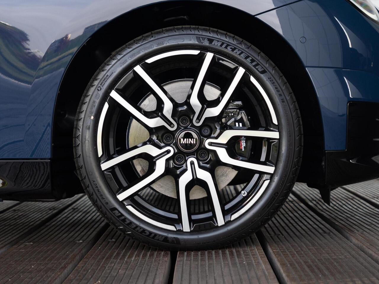 Mini COOPER E John Cooper Works | M Pakket