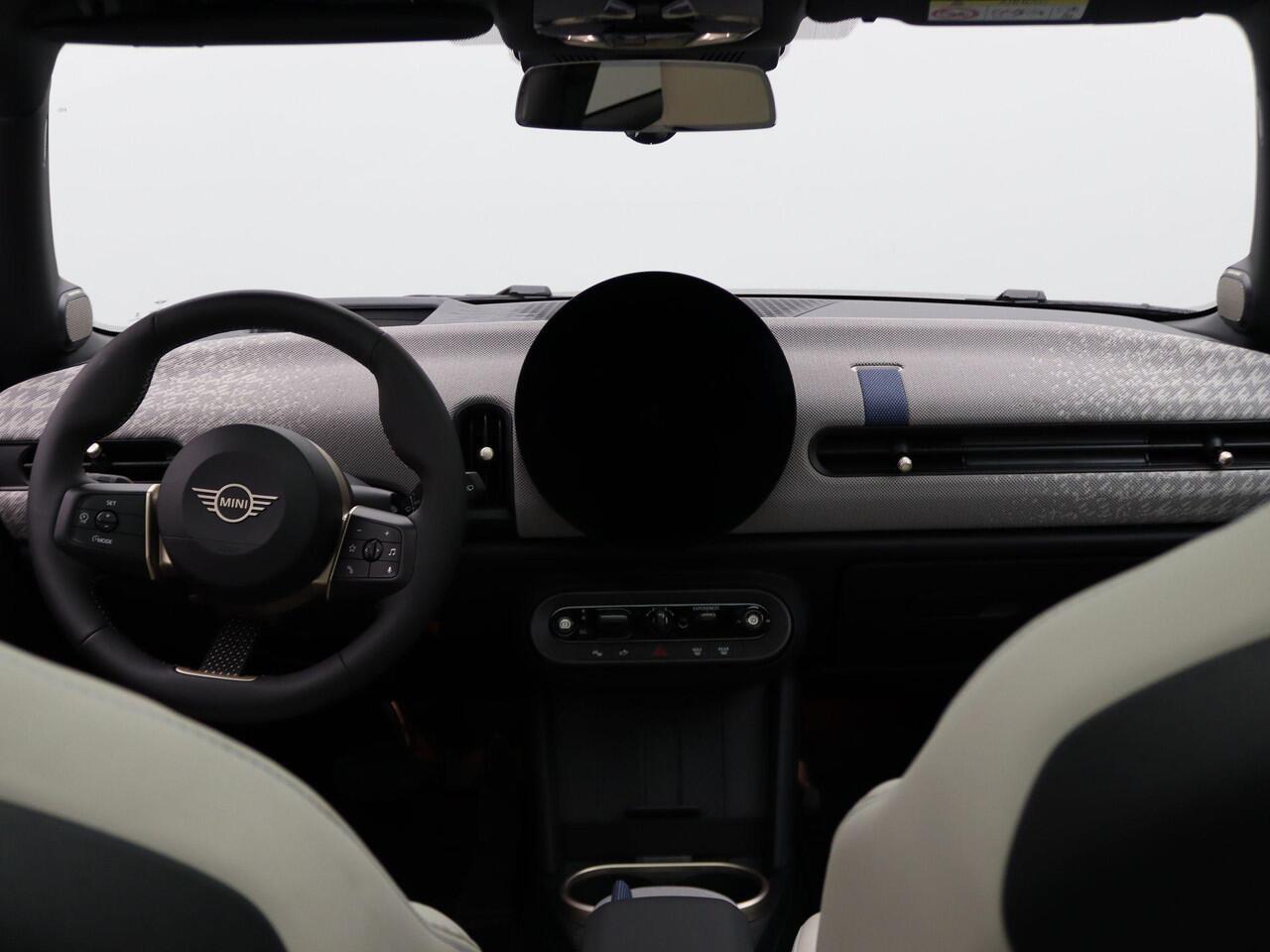 Mini COOPER Mini 1.5 C Favoured L Demo voertuig korting per gereden kilometer. Neem contact op voor de actuele prijs.