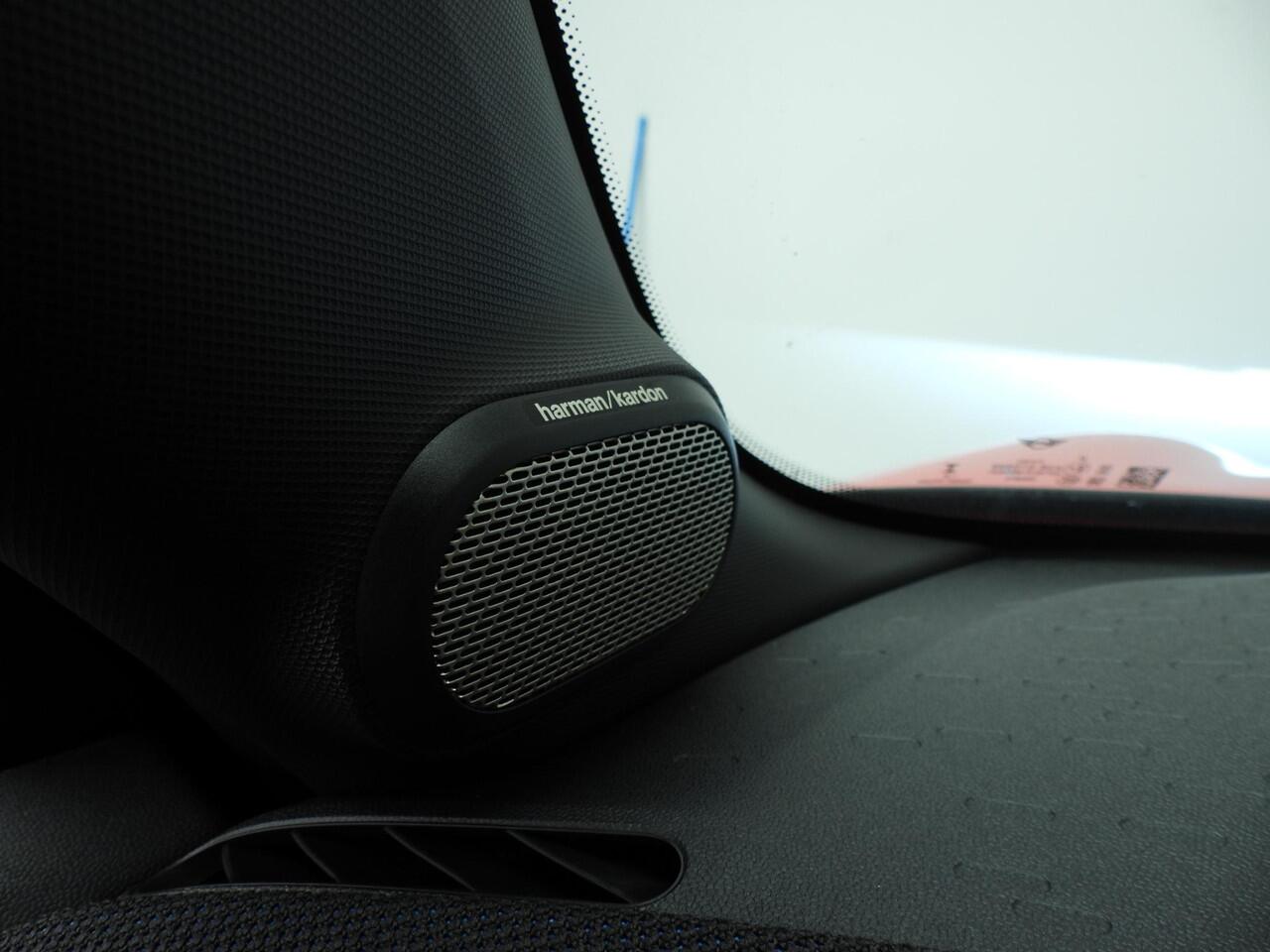 Mini COOPER 3-deurs C Sportstoelen / Panoramadak / Getint glas / Head-up / Harman Kardon / Alu wielen 17 inch