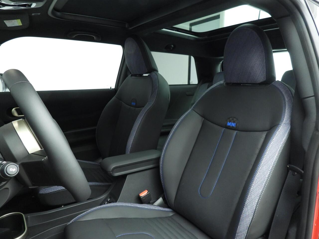 Mini COOPER 3-deurs C Sportstoelen / Panoramadak / Getint glas / Head-up / Harman Kardon / Alu wielen 17 inch