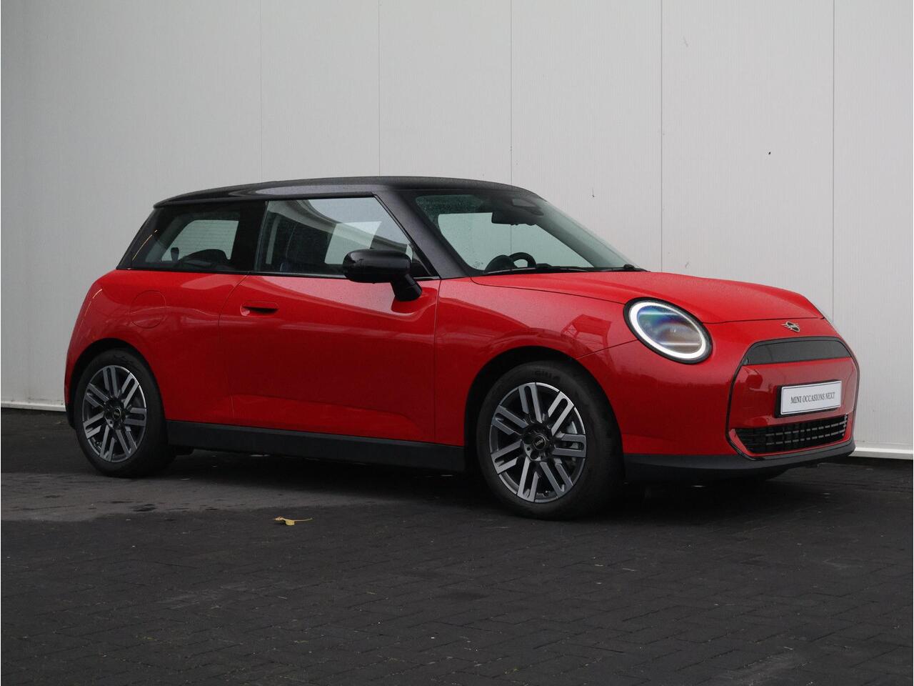 Mini COOPER Mini E Classic S 40.7 kWh Comfort Access/ Head-Up/ Driving Assistant/ 17 inch Parallel Spoke 2-tone/ Stoelverwarming