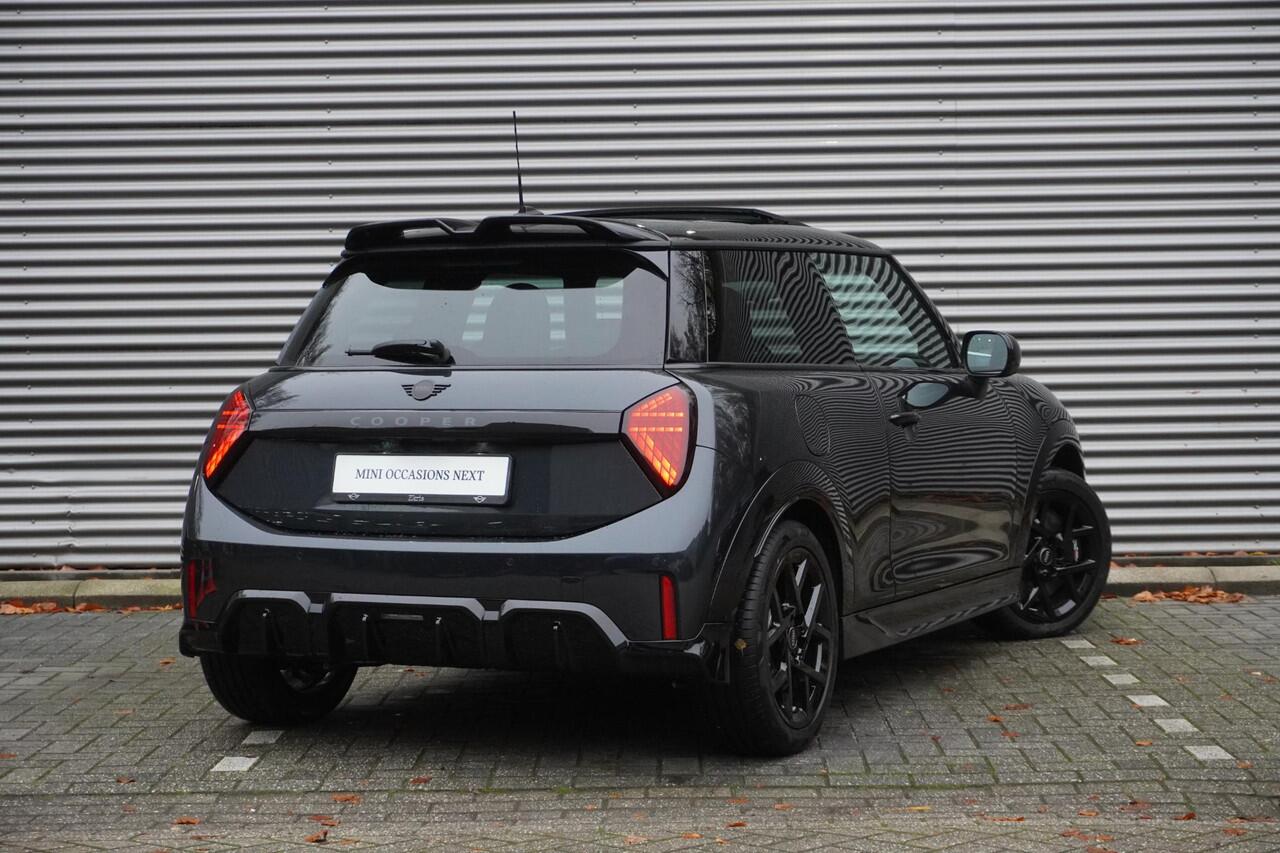 Mini COOPER 3-deurs C John Cooper Works Uitvoering | Pakket XL | Glazen panoramadak | Driving Assistant Plus | Parking Assistant Plus | HIFI System Harman Kardon