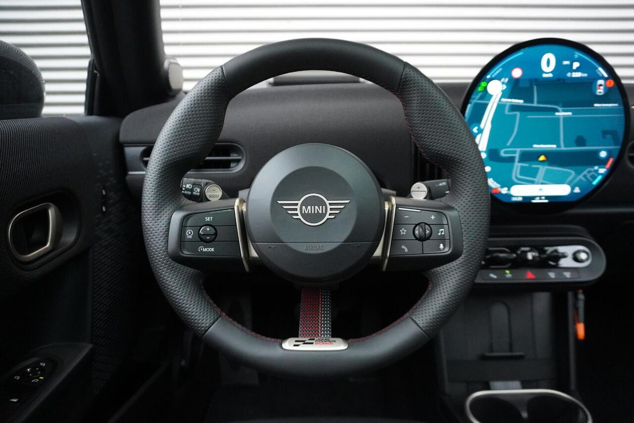 Mini COOPER 3-deurs C John Cooper Works Uitvoering | Pakket XL | Glazen panoramadak | Driving Assistant Plus | Parking Assistant Plus | HIFI System Harman Kardon