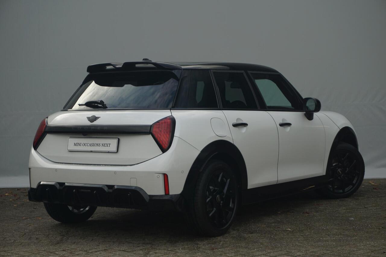 Mini COOPER 5-deurs C | John Cooper Works Trim | Pakket XL | Harman Kardon | Elektrische Voorstoelen | Driving Assistant Plus | Head-Up Display | Panoramadak | Comfort Access
