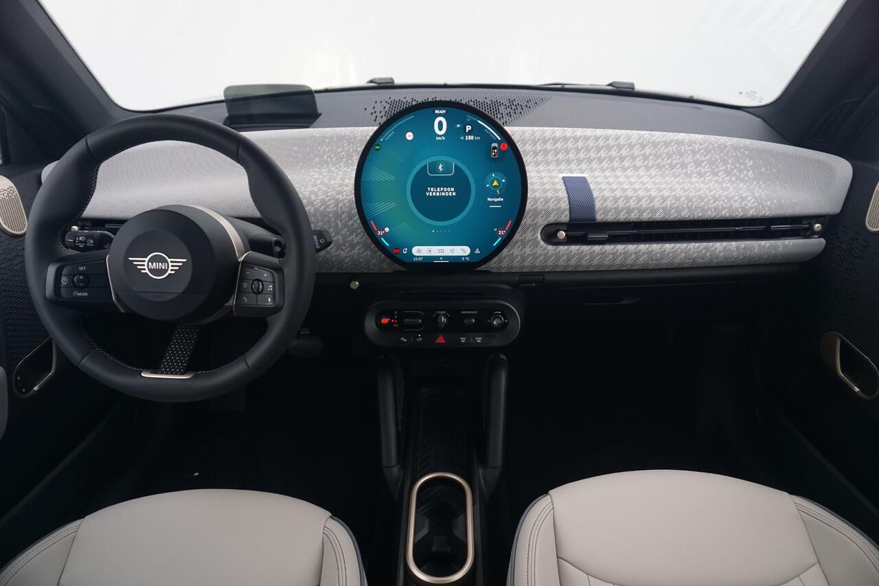 Mini COOPER 3-deurs E Favoured Trim | Pakket M | Glazen panoramadak | Comfort Access | Harman Kardon | Head-Up Display | Stuurwielrand verwarmd