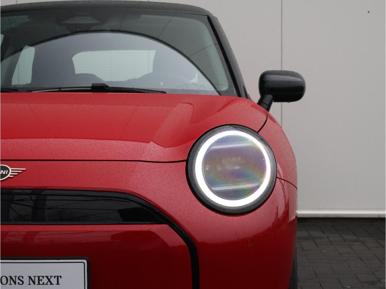 Mini COOPER Mini E Classic S 40.7 kWh Comfort Access/ Head-Up/ Driving Assistant/ 17 inch Parallel Spoke 2-tone/ Stoelverwarming