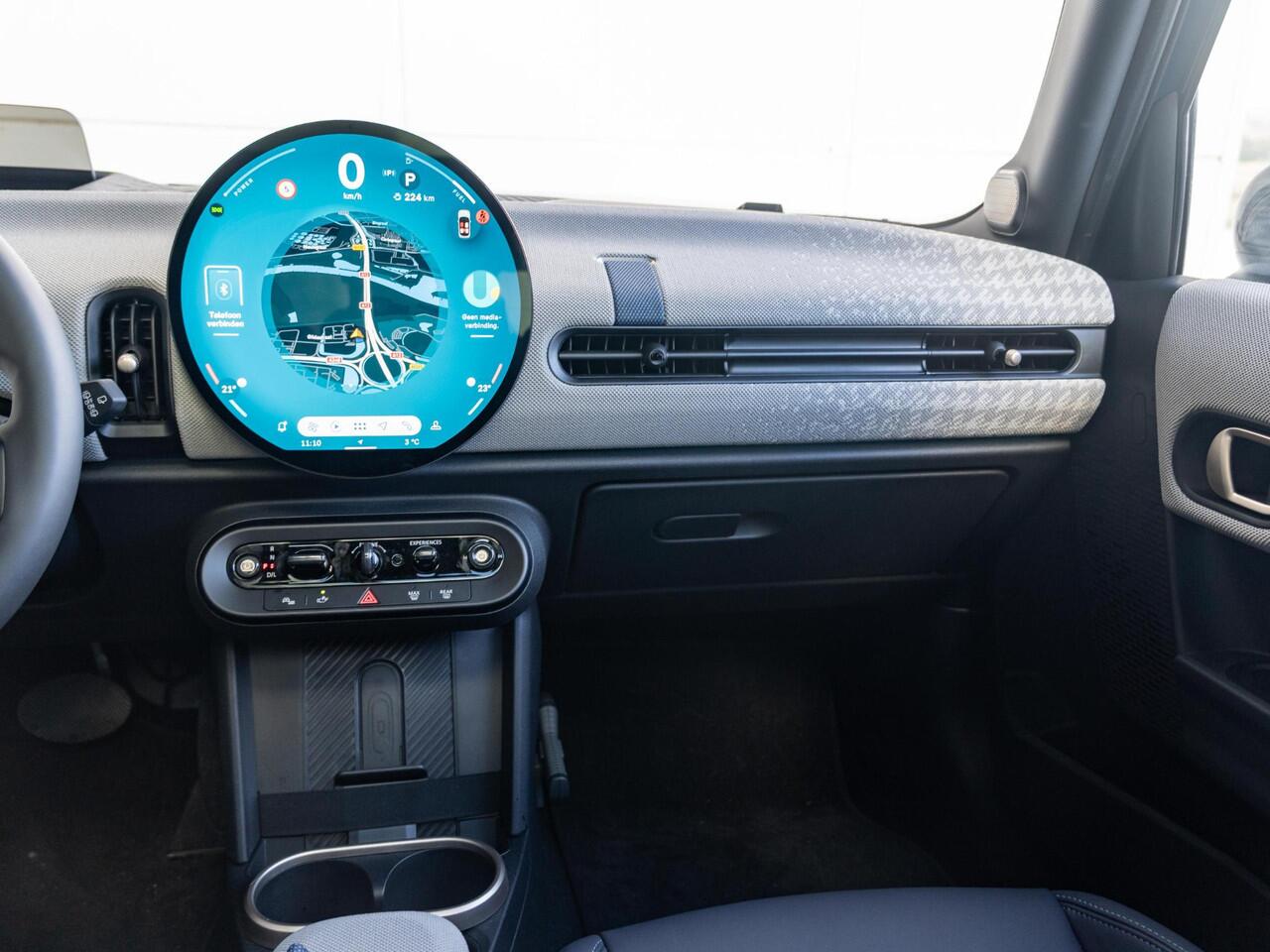 Mini COOPER 5-deurs C Favoured + Pakket L + 360 Camera + Panorama dak + Stuur en stoelverwarming