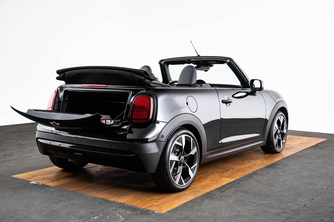 Mini COOPER Mini Cabrio 2.0 C Classic M Head up - Elektrisch verwarmde stoelen - Comfort Acces - Spiegelpakket - Windscherm - High-beam Assistant - Automatisch dimmende binnenspiegel - MINI Experience Modes -
