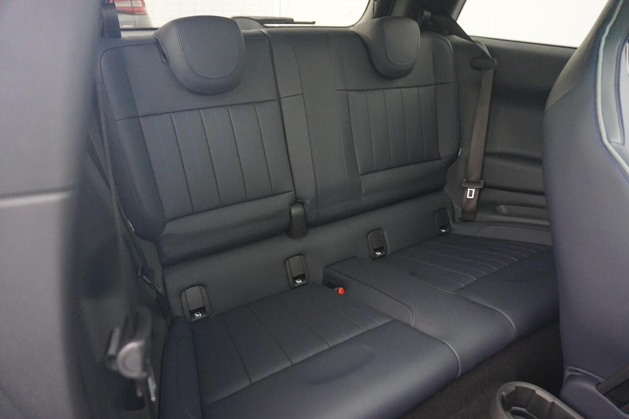 Mini COOPER E Favoured Trim | Pakket L | Comfort Access | Panoramadak | Stoel & Stuurverwarming | Harman Kardon | Head-Up Display | Driving Assistant | Parking Assistant Plus