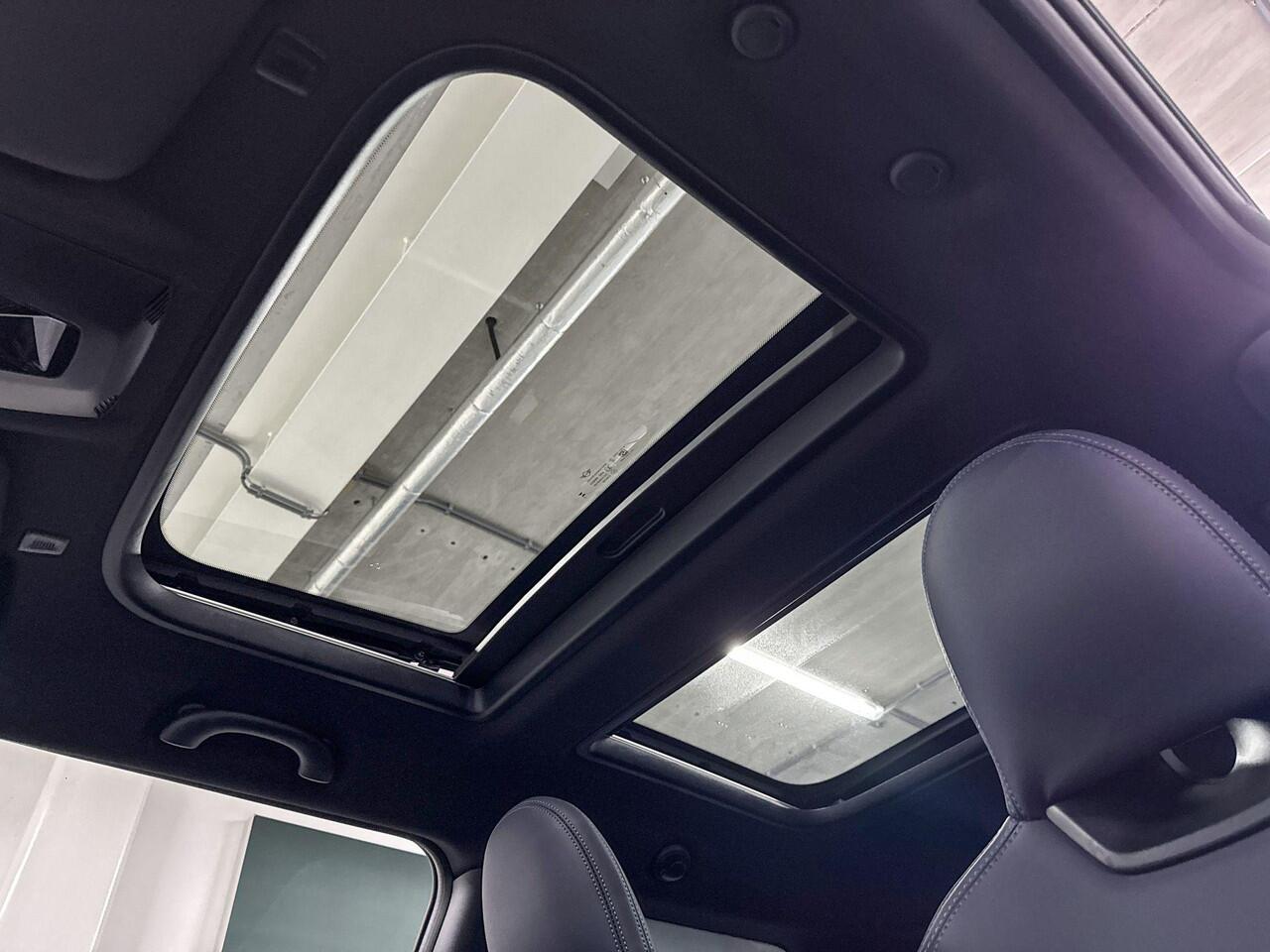 Mini COOPER 3-deurs 1.5 C Favoured M | Panoramadak | Head-Up Display | Stoelverwarming