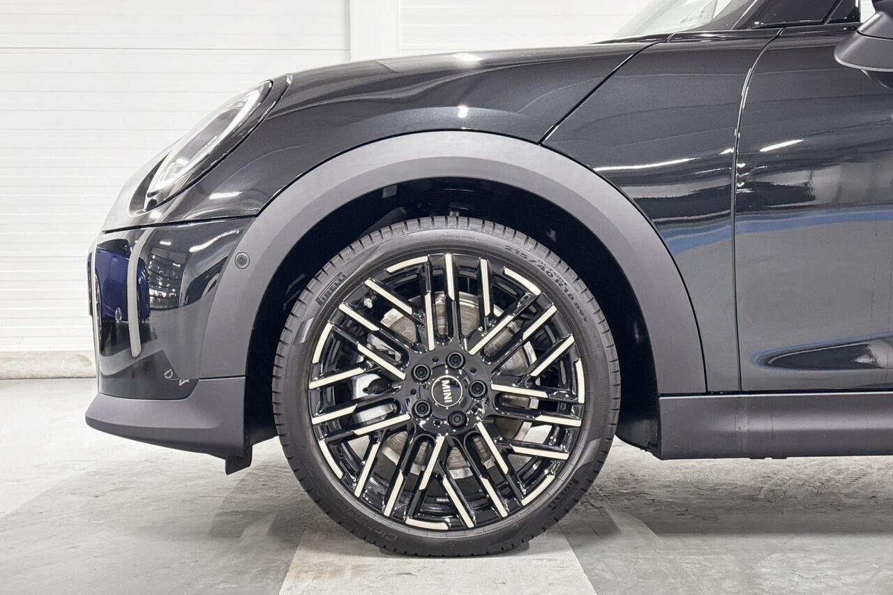 Mini COOPER 3-deurs 1.5 C Favoured M | Panoramadak | Head-Up Display | Stoelverwarming