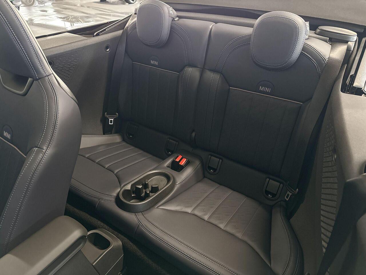 Mini COOPER Cabrio 2.0 C Favoured L - Boost Deals