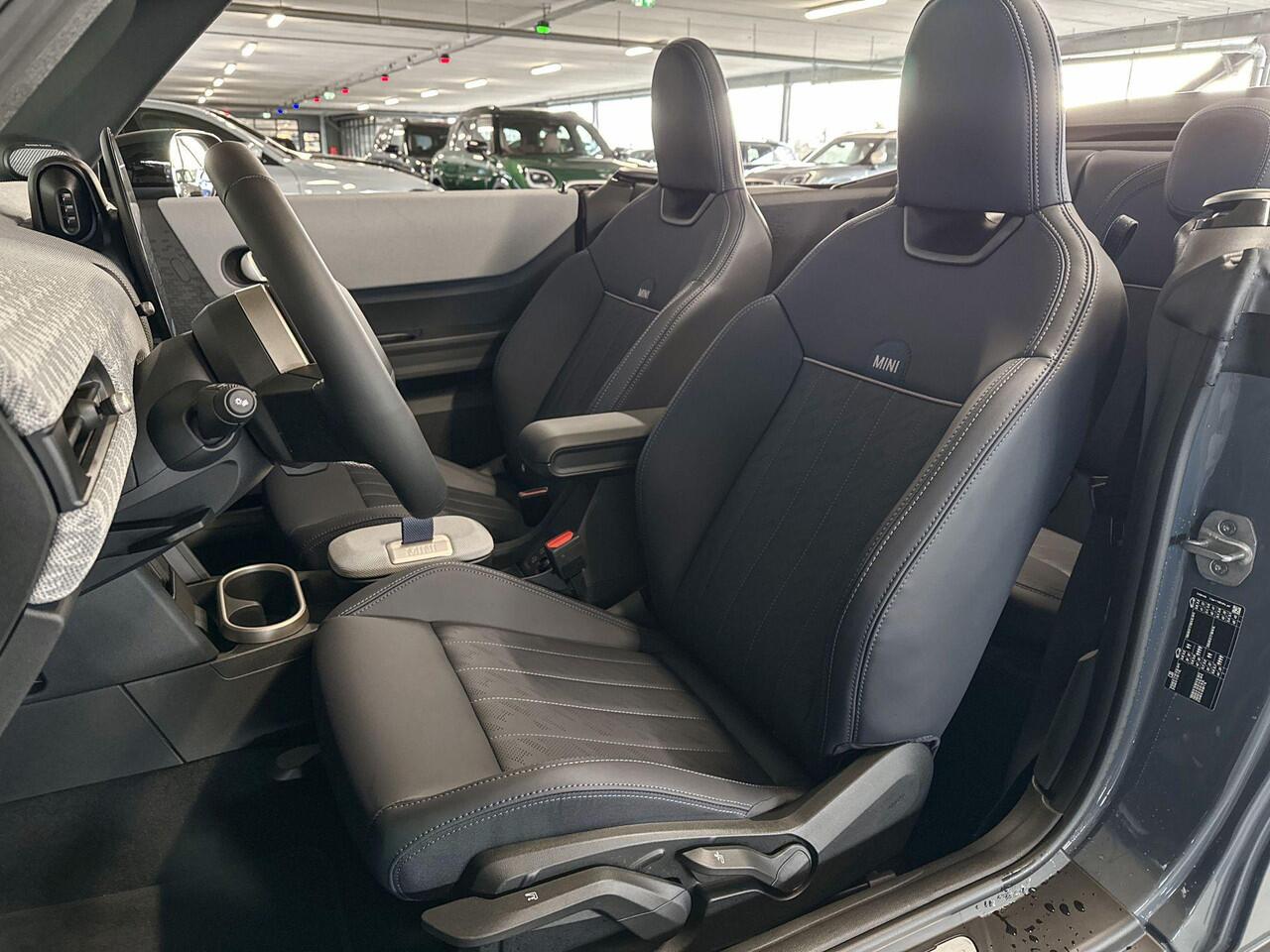 Mini COOPER Cabrio 2.0 C Favoured L - Boost Deals